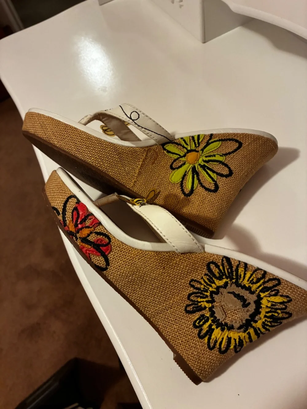 COACH VINTAGE WHITE WEDGE W/BEE APPLIQUE - Picture 6 of 7